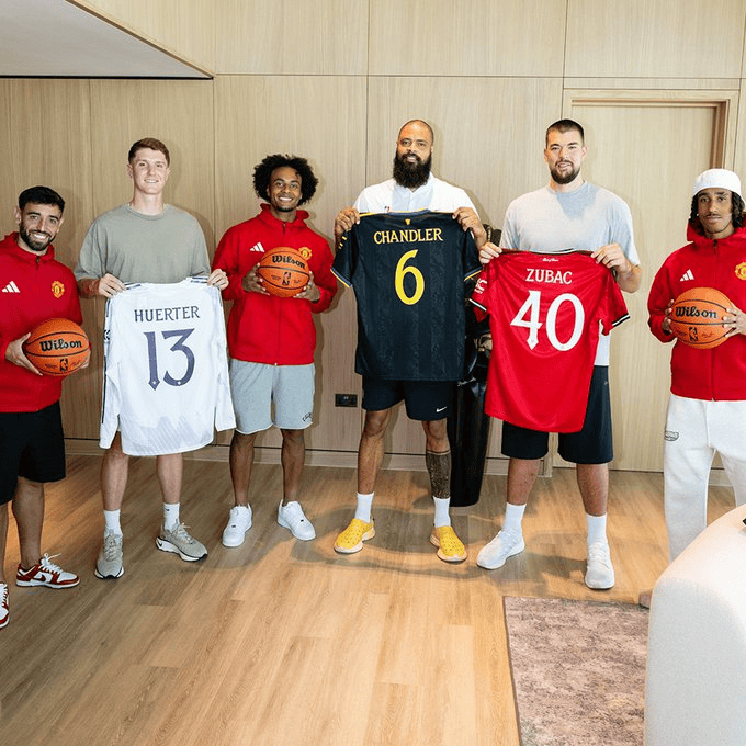 祖巴茨, NBA快船, 曼联官方晒