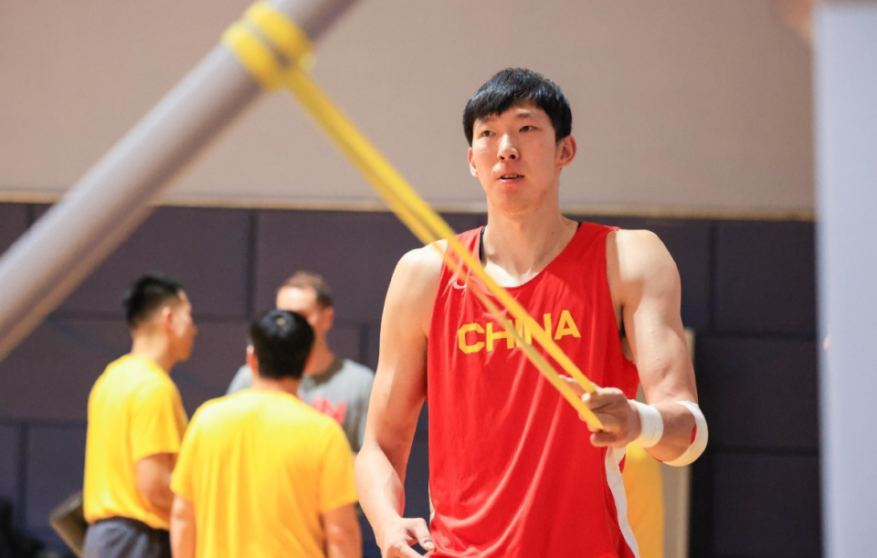 解说中国男, 预告了周琦, 并没有出战